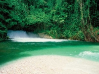 Natural beauty and waterfall, Foto: Kirklandphotos.com (via BoTG)