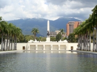 Paseo Los Próceres in Caracas [Praça dos Heróis 3, Márcio Cabral de Moura, CC BY 2.0, flickr]